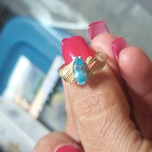 Vintage solid 14k Gold natural blue topaz